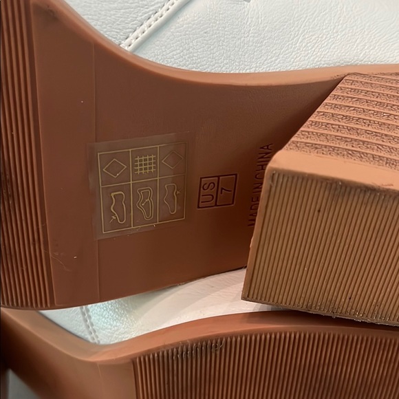 New White Leather Western-Style Women's Boots - Picture 13 of 15